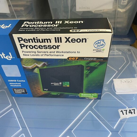 Vintage NEW SEALED SLOT 1 Intel Pentium 3 Xeon 667Mhz Processor - New in Box - Picture 1 of 7
